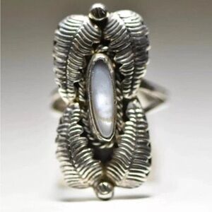 Vintage Mother of Pearl MOP Ring Navajo Native American Sterling Silver Leaf 7.5